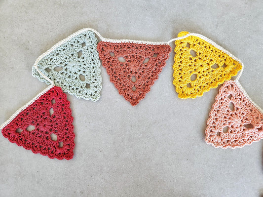 Floral Triangle Bunting Crochet Pattern by Agat Rottman