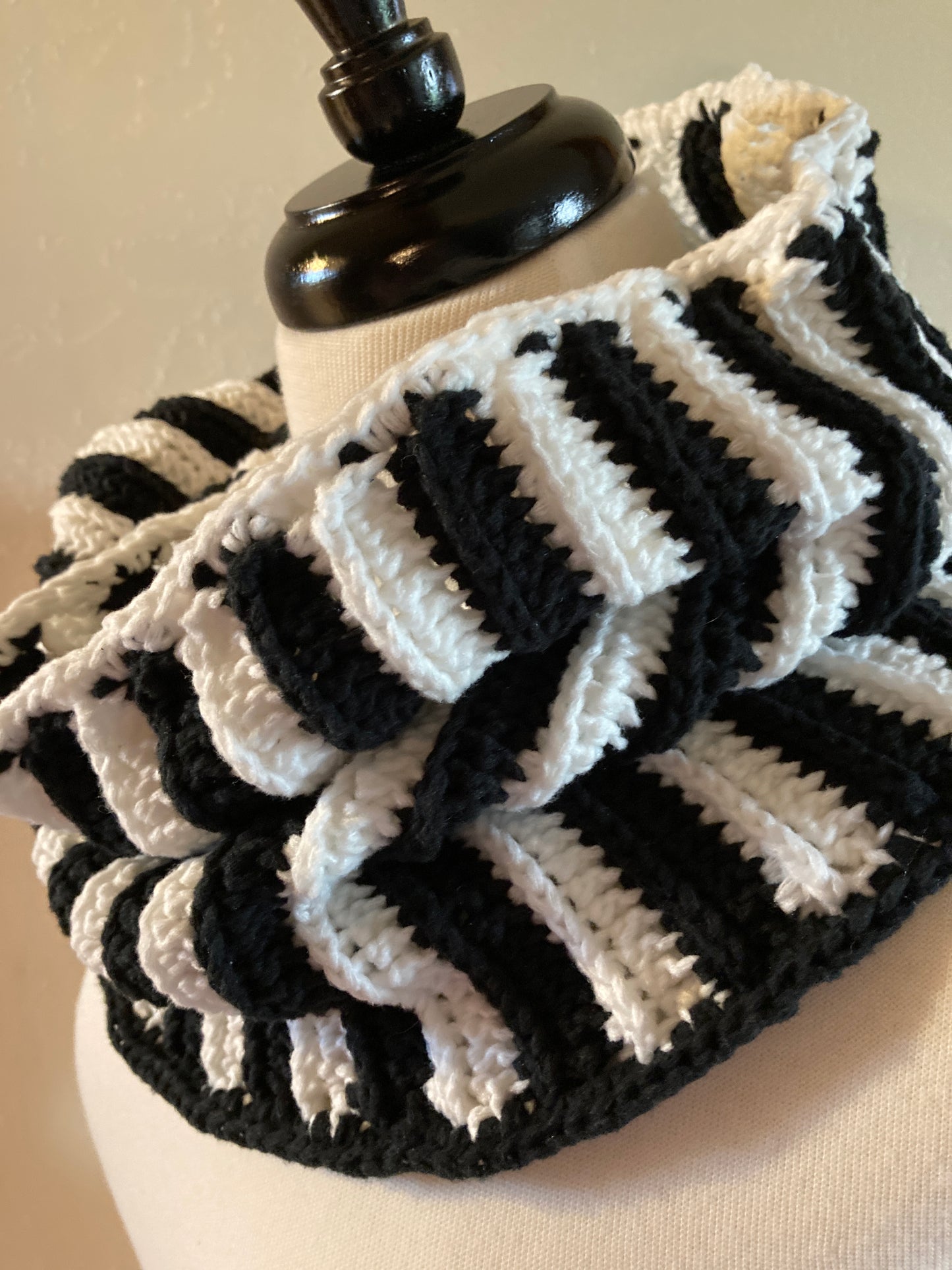 Ribbed Knit Look Crochet Cowl Pattern for Halloween by Victoria Pietz