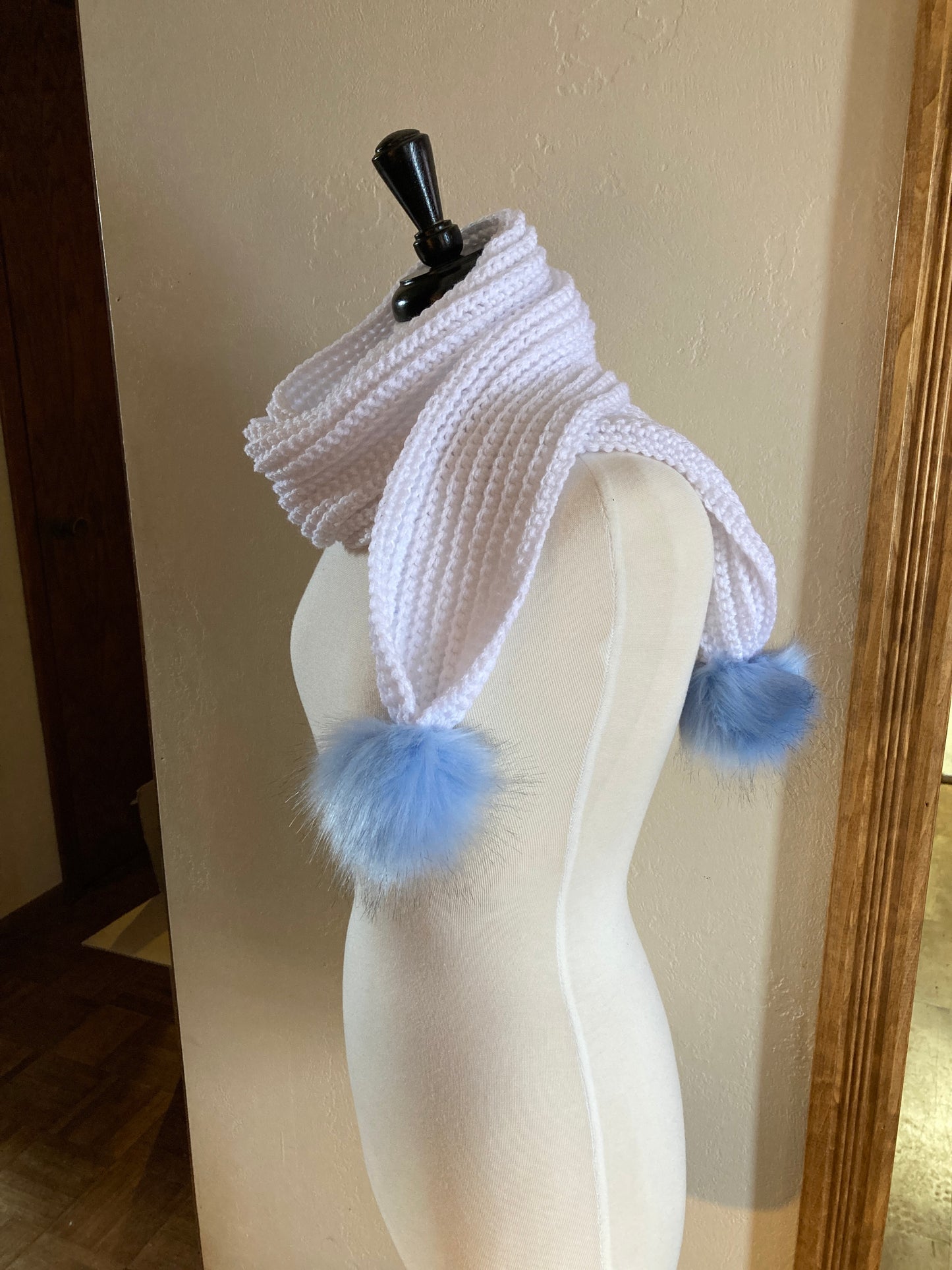 Beginner-Friendly Easy Ribbed Pom Pom Scarf Crochet Pattern by Victoria Pietz