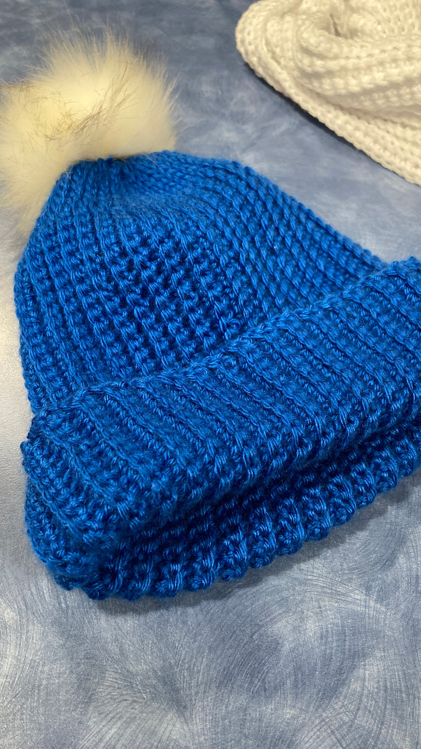 Easy Everyday Beginner Beanie Crochet Pattern by Victoria Pietz