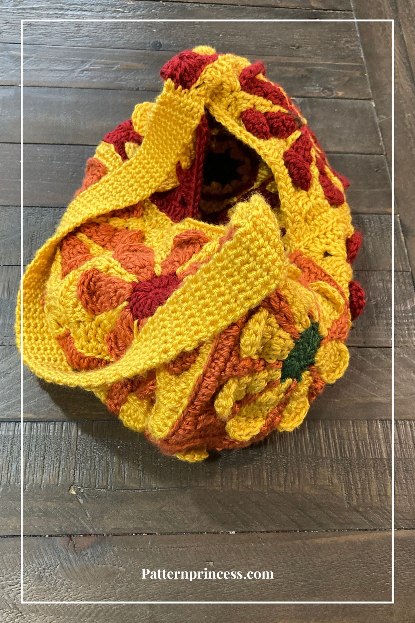 Granny Square Daisy Tote Bag Crochet Pattern by Victoria Pietz
