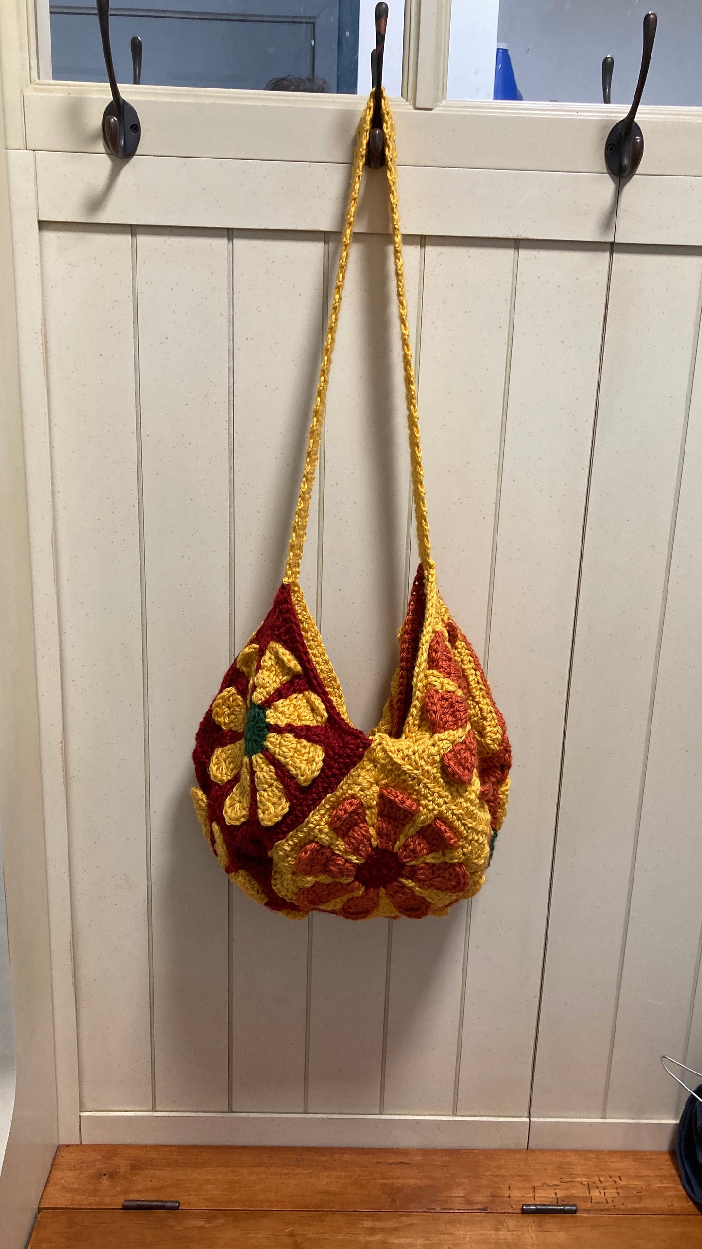Granny Square Daisy Tote Bag Crochet Pattern by Victoria Pietz