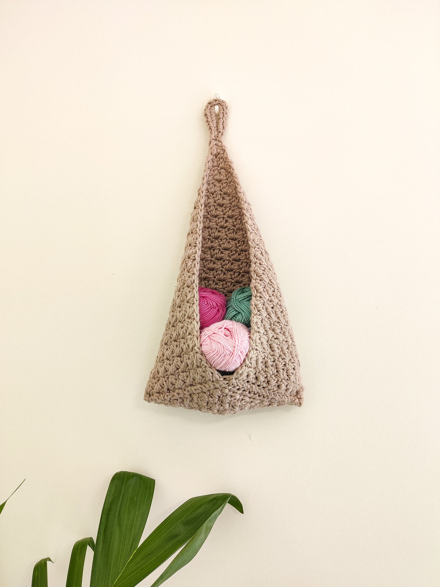 Suzette Hanging Basket Crochet Pattern by Agat Rottman
