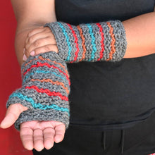 Load image into Gallery viewer, Homespun Hand Warmers Crochet Pattern PDF by Jess Bennett
