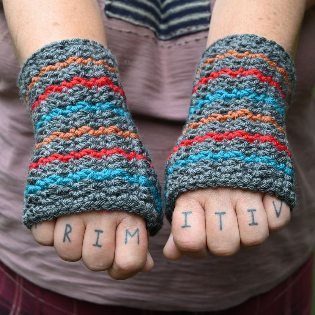 Homespun Hand Warmers Crochet Pattern PDF by Jess Bennett