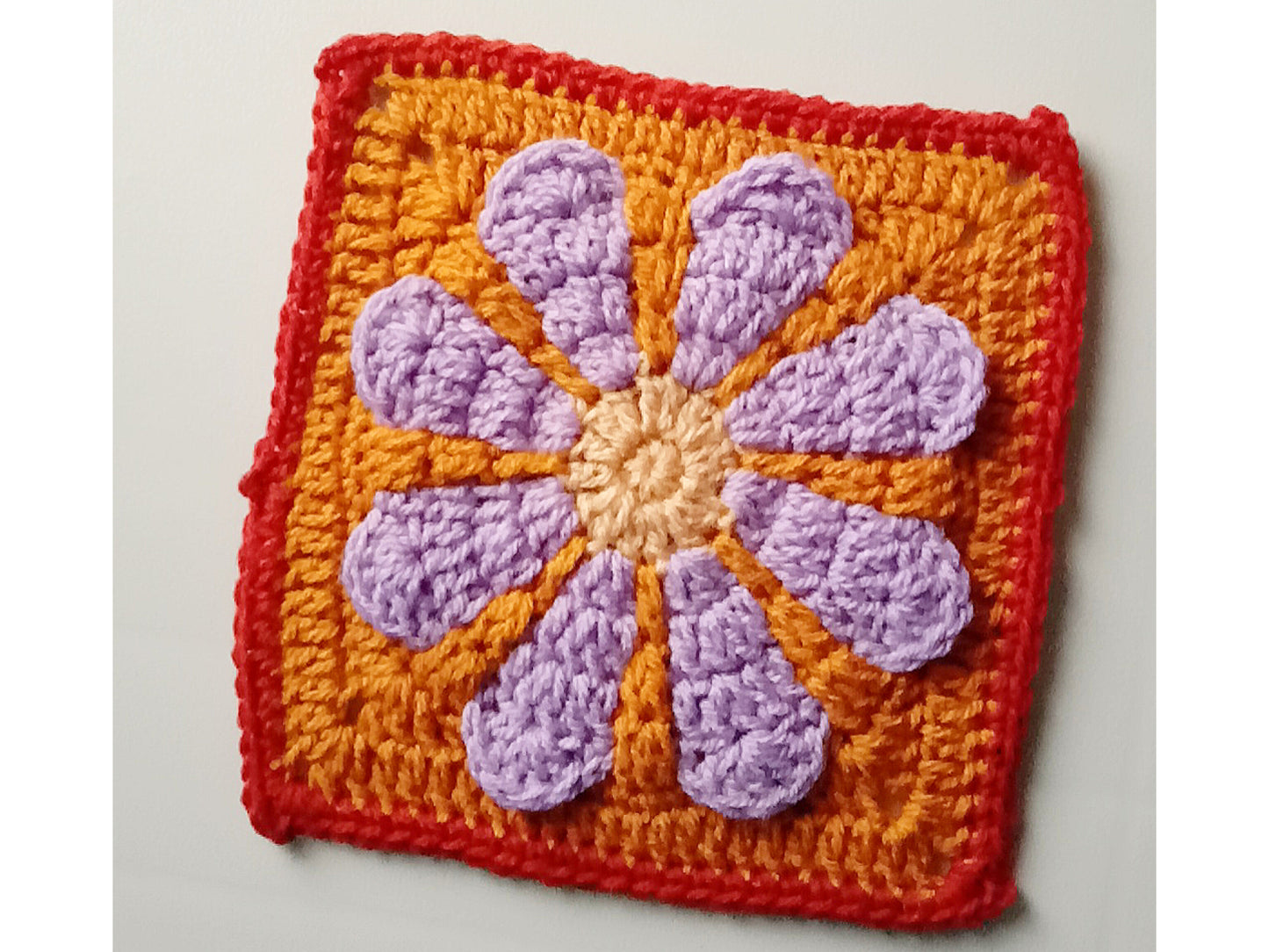 Retro Daisy Crochet Granny Square Pattern by Helencraftcrochet