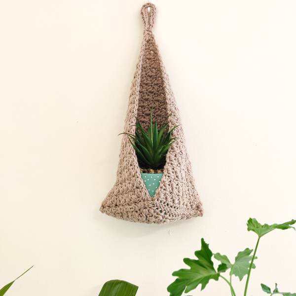 Suzette Hanging Basket Crochet Pattern by Agat Rottman