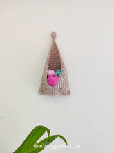 Load image into Gallery viewer, Suzette Hanging Basket Crochet Pattern by Agat Rottman
