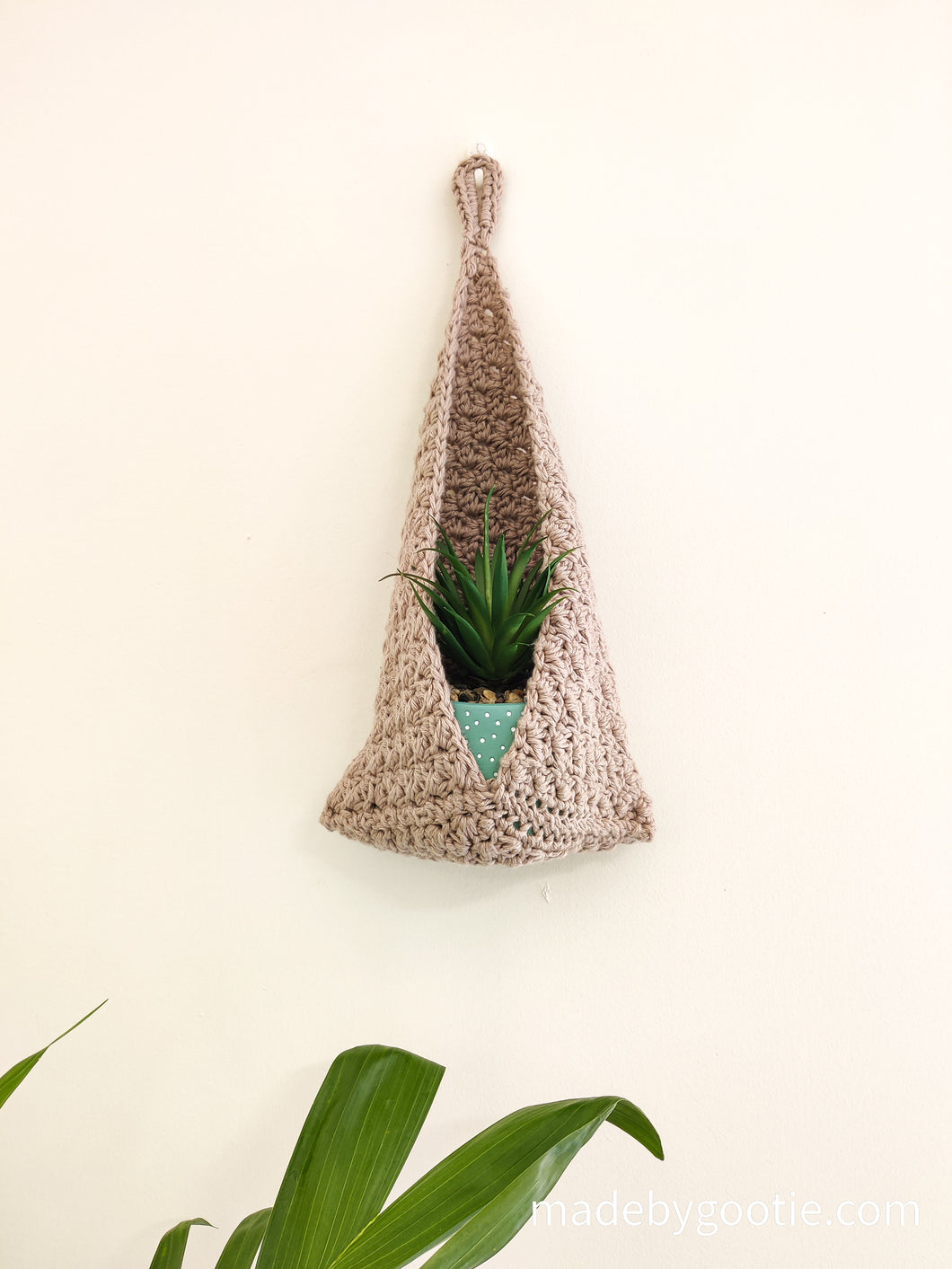 Suzette Hanging Basket Crochet Pattern by Agat Rottman