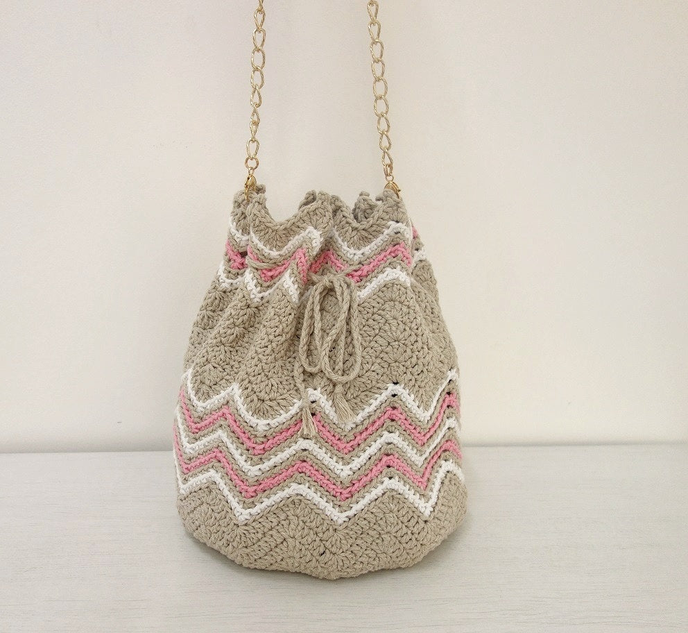 Chevron Bucket Bag Crochet Pattern by Agat Rottman