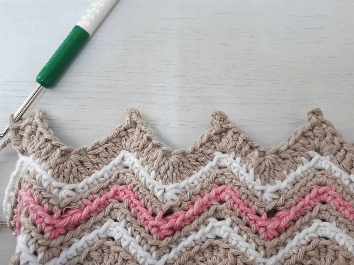 Chevron Bucket Bag Crochet Pattern by Agat Rottman