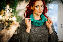 Load image into Gallery viewer, Ripley Cowl Crochet PDF Pattern by Alex Dell&#39;Aringa
